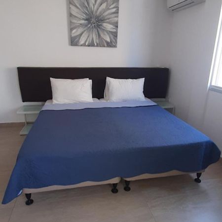 P L Panagiotis Apartment Larnaka Exterior foto