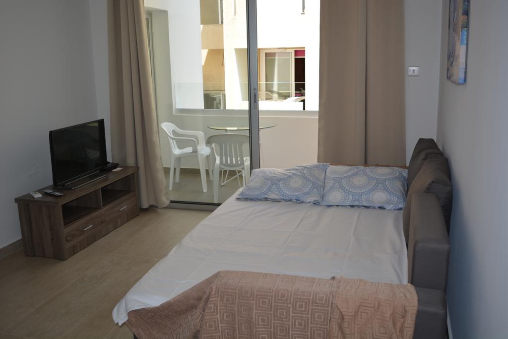 P L Panagiotis Apartment Larnaka Exterior foto